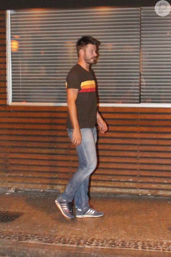 Rodrigo Hilbert é visto saindo de restaurante, no Rio de Janeiro
