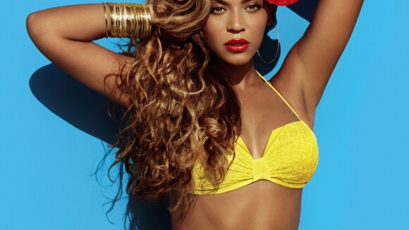 Beyoncé posa de biquíni para campanha antes de estrear turnê Mrs. Carter Show