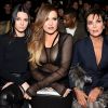 Kendall Jenner, Khloé Kardashian e Kris Jenner prestigiam desfile de Kanye West