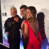 Xuxa e o namorado, Junno Andrade, prestigiaram um evento em Miami, nos EUA, no qual a filha da apresentadora, Sasha, chamou atenção pela beleza