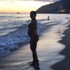 Carolina Ferraz publicou em seu Instagram neste sábado, 14 de fevereiro de 2015, uma foto na qual aparece só de biquíni exibindo sua barriga de seis meses de gestação