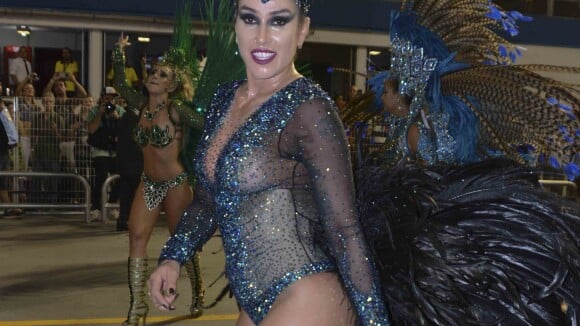Dani Bolina evita nudez em desfile de Carnaval: 'Prefiro vir mais comportada'
