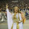 Com um figurino branco e dourado, Maria Rita era só felicidade no desfile da escola de samba Vai-Vai