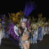 Carla Prata mostra boa forma com fantasia minimalista no desfile da Gaviões da Fiel