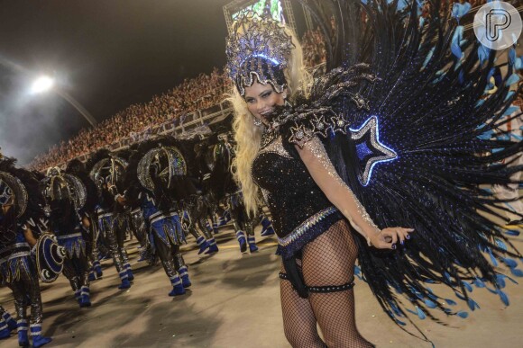 Ellen é rainha de bateria da escola de samba paulista Rosas de Ouro há 9 anos e no desfile de 2015 usou uma fantasia mais discreta: 'As pessoas me perguntam se estou engordando para personagem, mas não me importo. Prefiro ser feliz a ser magra'