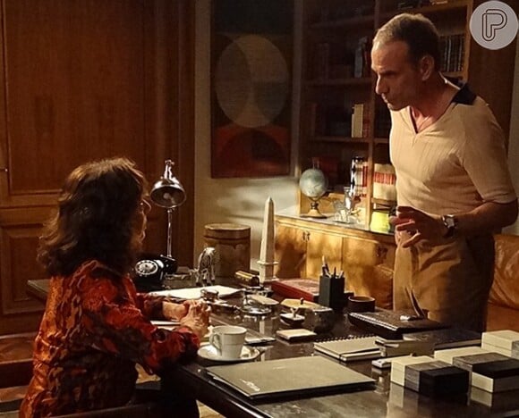 Fernando (Marco Ricca) diz a Madalena (Betty Faria) que está saindo de casa com Carlota (Giulia Gam) para descobrir a identidade do Corvo, em 'Boogie Oogie'