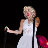 Juliana Paiva desfila vestida de Marilyn Monroe na União da Ilha: 'Uma honra'