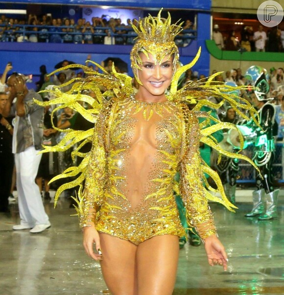 Claudia Leitte representou o Sol no desfile da Mocidade no Carnaval 2015