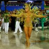 Claudia Leitte usou uma fantasia com 65 mil cristais no desfile da Mocidade