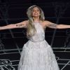 Lady Gaga canta músicas da trilha do filme 'A Noviça Rebelde', que completa 50 anos