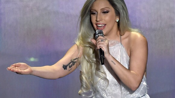 Oscar 2015: Lady Gaga faz homenagem e canta músicas do filme 'A Noviça Rebelde'