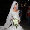 A noiva Andrea Bogosian estava deslumbrante em um vestido de pedrarias