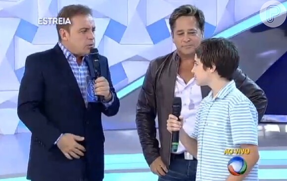Gugu incentivou o filho, João Augusto, a entrevistar Leonardo, mas admitiu: 'Ele é envergonhado'