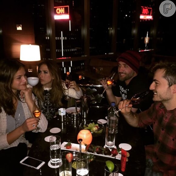 Bruna Marquezine, Tatá Werneck e Paulo Gustavo jantaram em Nova York na noite deste sábado (28 de fevereiro de 2015)