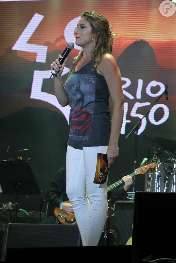 Fernanda Gentil apresentou o evento realizado na Quinta da Boa Vista, na Zona Norte do Rio de Janeiro, para celebrar os 450 anos da Cidade Maravilhosa (28 de fevereiro de 2015)
