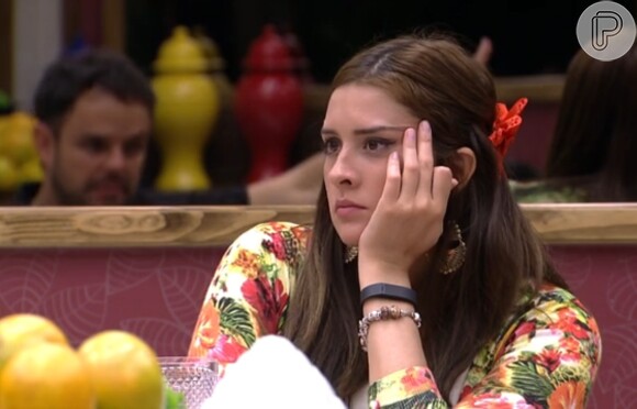 Adrilles pediu que ele e Tamires parem de brigar durante o 'Big Brother Brasil 15' e a sister concordou