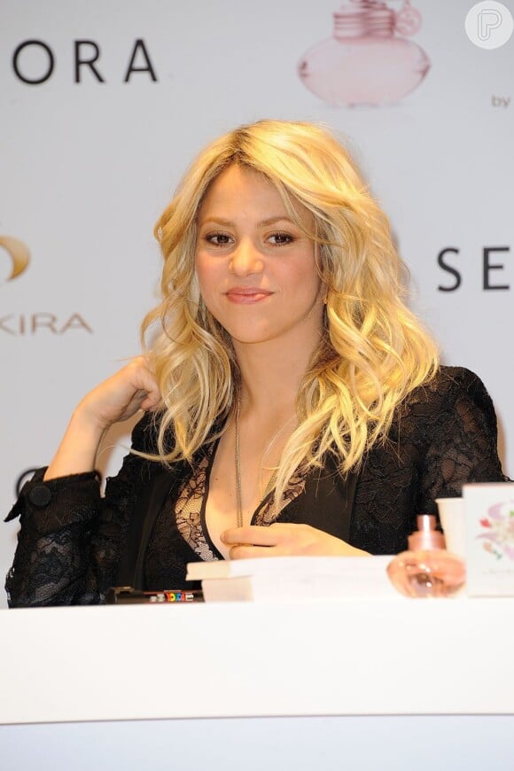 Shakira é noiva do joador de futebol Gerard Piqué