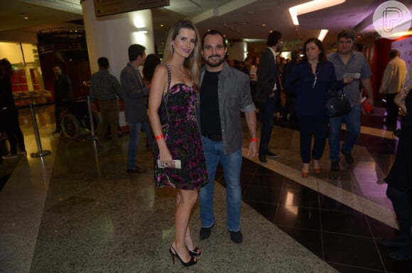 Luciano Camargo vai ao show de Eduardo Lages acompanhado da mulher, Flávia