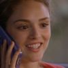 Julia (Isabelle Drummond) recebe uma ligação de Pedro (Jayme Matarazzo) e marca de encontrá-lo, no primeiro capítulo de 'Sete Vidas'