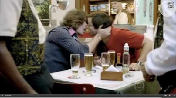 Em 2013, o ator protagonizou uma cena de beijo gay em 'Tapas & Beijos' ao lado de Vladimir Brichta