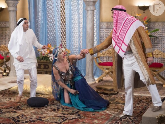Samantha (Claudia Raia) é obrigada a se casar com o Rei Mohammed (Igor Ricki), em 'Alto Astral'