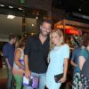 Henri Castelli e a namorada, Diana Hernandez, prestigiaram a pré-estreia do musical 'A Noviça Rebelde'