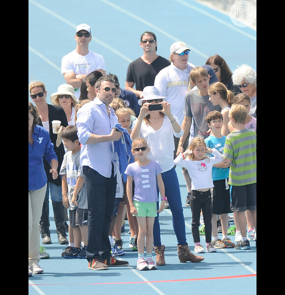 Jennifer Garner estava com o marido e as duas filhas em 28 de abril de 2013