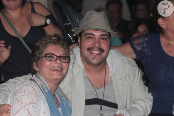 Thiago Abravanel e sua mãe, Cinthia, assistem ao show de Roberto Carlos no Espaço das Américas em São Paulo, em 30 de abril de 2013