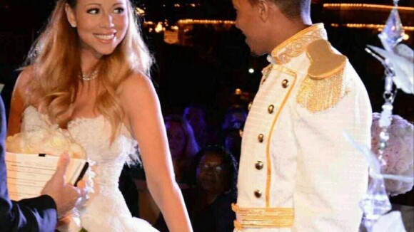 Vestida de princesa, Mariah Carey festeja 5 anos de casamento na Disney