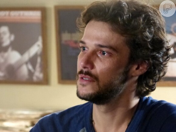 Pedro (Jayme Matarazzo) se culpa por ter beijado sua meia-irmã e resolve ir fazer um doutorado em Fernando de Noronha, onde vai se tornar aluno de Miguel (Domingos Montagner) na novela 'Sete Vidas'