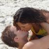 Thiago Fragoso e Camila Pitanga fazem par romântico na novela 'Babilônia' e trocaram beijos na cena que foi exibida na noite desta quinta-feira, 19 de março de 2015