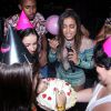 Anitta só vai completar 22 anos em 30 de março, mas já ganhou uma festinha dos fãs