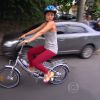 Esperta, Angélica usou a bicicleta elétrica para ficar na frente de Rodrigo Hilbert no 'Estrelas' exibido em 21 de março de 2015