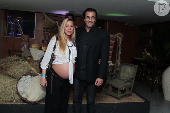 A namorada de Luciano Szafir, Luhanna Melloni, chamou a atenção ao mostrar o barrigão de oito meses