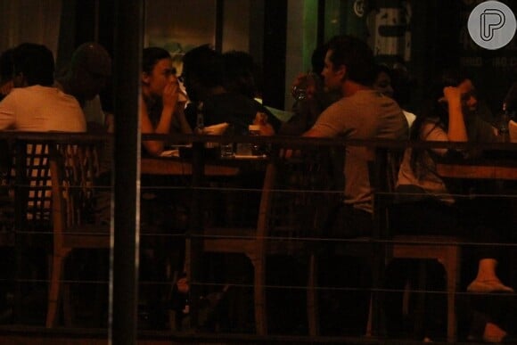 Thaila Ayala foi fotografada  jantando com o ator canadense Victor Webser em restaurante no Rio de Janeiro. Os dois vão contracenar juntos em 'Rio Heat'