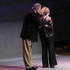 Tarcísio Meira e Glória Menezes se beijam no palco da 9ª edição do Prêmio APTR de Teatro