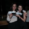 Débora Falabella recebe prêmio de Melhor Atriz Como Protagonista ao lado de Yara De Novaes
