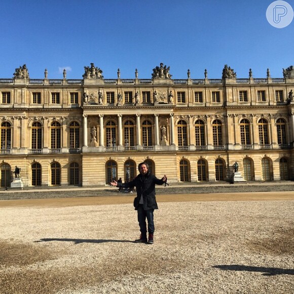 Alexandre Nero posa em ponto turístico da França e brinca: 'Nova mansão no Rio', nesta quarta-feira, 25 de março de 2015