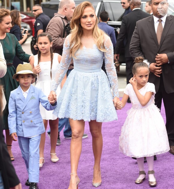 Jennifer Lopez é mãe dos gêmeos Maximilian David e Emme Maribel