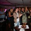 Rafael comemora aniversário da namorada, Talita, com festa em boate, na na Zona Sul do Ro de Janeiro