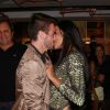 Rafael comemora aniversário da namorada, Talita, aos beijos com a ex-sister do 'BBB15'