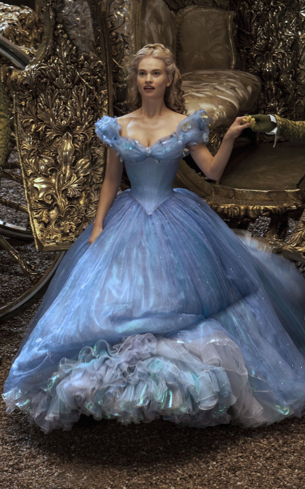Foto: Lily James interpreta Cinderela nos cinemas - Purepeople