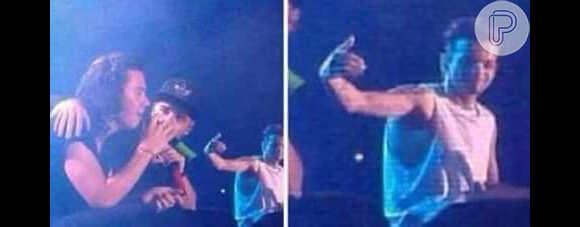 Emocionado, Harry Styles é amparado por Liam no palco. Enquanto isso, Louis finge abraçar Zyan Malik