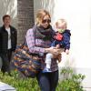 Hilary Duff levou o filho, Luca, para cortar cabelo em Los Angeles