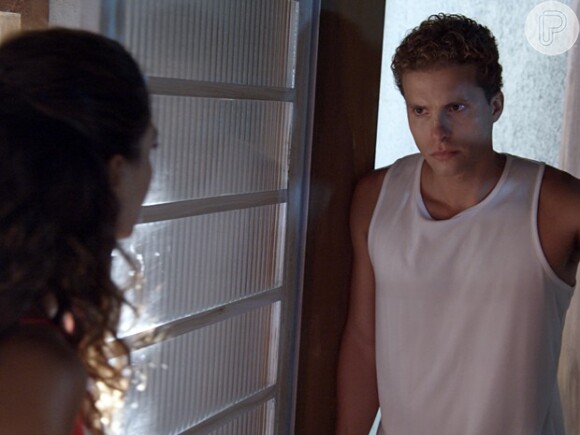 Vinicius (Thiago Fragoso) vai tentar conversar com Regina (Camila Pitanga) após ela descobrir que ele é casado com Cris (Tainá Müller)