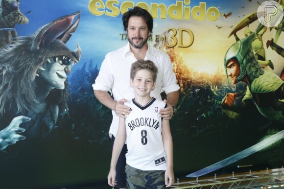 Murilo Benício leva o filho Pietro, de 7 anos, ao cinema para assistir ao filme 'Reino Escondido', no qual o ator fez um trabalho de dublagem, em 11 de maio de 2013
