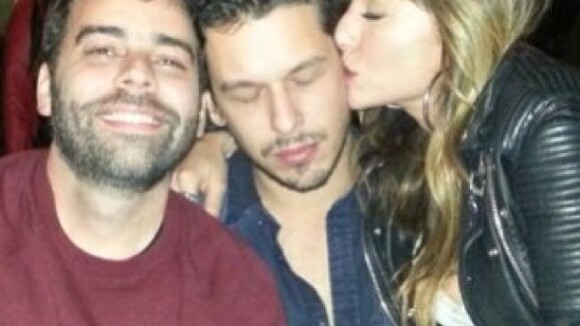 Sabrina Sato publica foto beijando o novo namorado, João Vicente de Castro