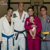 'Na minha família é assim..... Jiu-jitsu de uma geração para outra', escreveu Kyra Gracie em seu Instagram cercada por integrantes de sua família