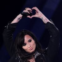 Demi Lovato cobre tatuagem e mostra novo desenho: 'Tchau beijo e olá rosa'