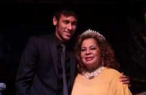 Neymar homenageia Angela Maria, que completa 84 anos de vida e 60 de carreira